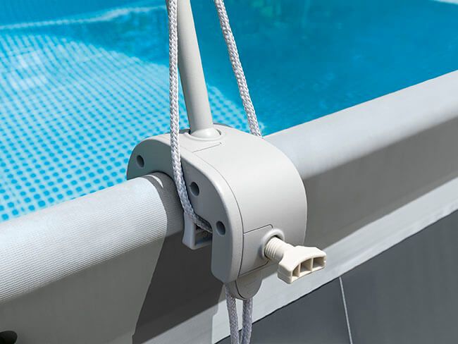 Laad afbeelding in galerijtoner, Bevestiging van overkapping op grijs opzetwembad