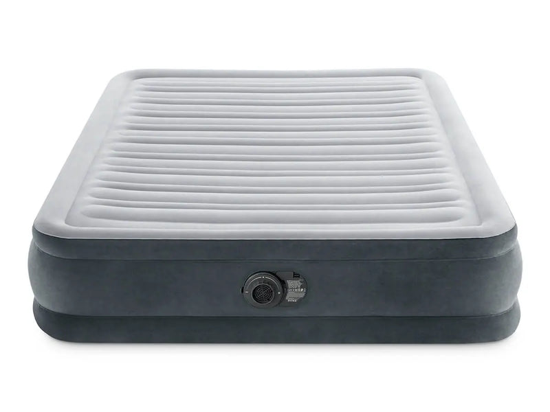 Laad afbeelding in galerijtoner, Het Intex Comfort Plush Luchtbed Twijfelaar is een grijs-wit opblaasbaar luchtbed met Fiber-Tech® technologie en een ingebouwde elektrische pomp, afgebeeld tegen een witte achtergrond.