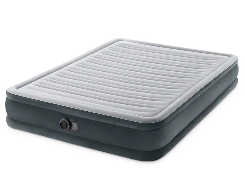 Laad afbeelding in galerijtoner, Het Intex Comfort Plush Tweepersoons Luchtbed is een verhoogd grijs-wit luchtbed van Intex met een ingebouwde zijpomp en Fiber-Tech technologie voor extra ondersteuning.