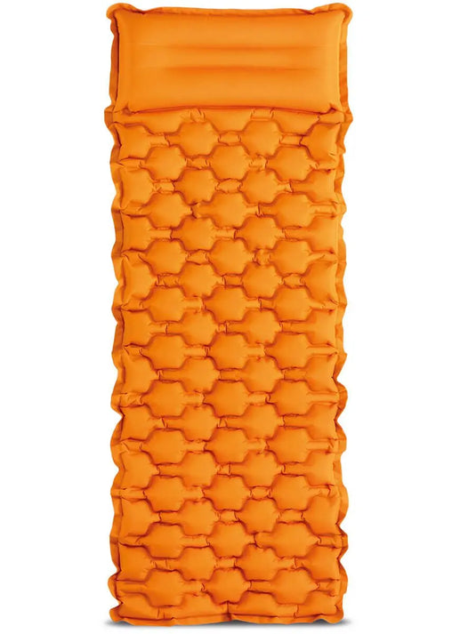Het Intex TruAire Kampeerluchtbed van Intex heeft een feloranje design met een hexagonaal patroon en ingebouwd kussen (van bovenaf gezien) - ideaal voor de avontuurlijke reiziger die geniet van comfort in de buitenlucht.