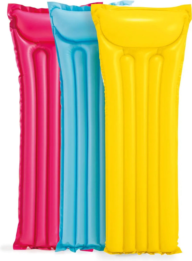 Laad afbeelding in galerijtoner, Drie vrolijk gekleurde luchtbedden in de kleuren roze, geel en blauw van Intex.