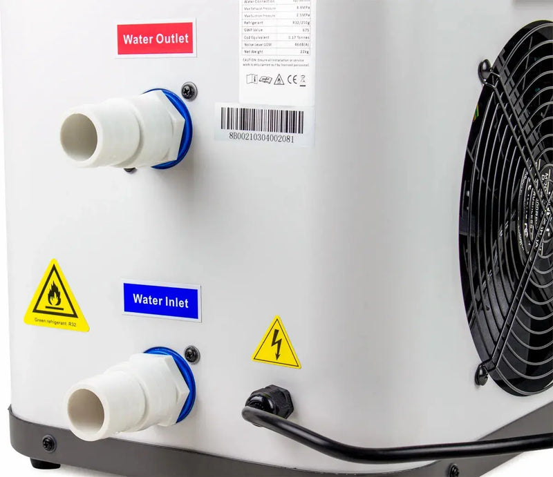 Laad afbeelding in galerijtoner, Close-up van de W’eau Mini Power Zwembad Warmtepomp - 4 kW met watertoevoer-/afvoerleidingen, waarschuwingslabels en een ventilator - perfect voor het verwarmen van zwembadwater in uw opzetzwembad.