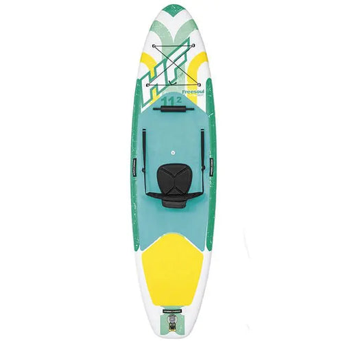 Groen sup board inclusief een zwart stoeltje. 