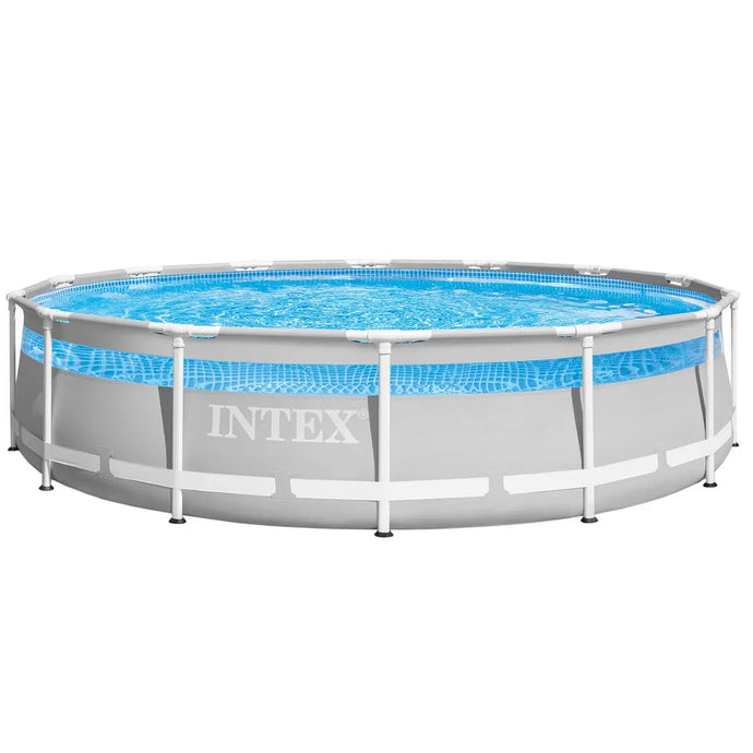 Een grijs Intex Prism Frame Clearview opzetzwembad gevuld met water