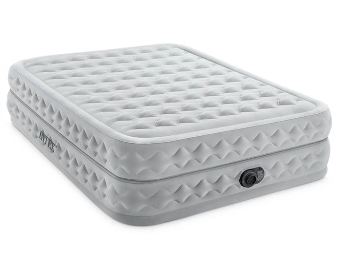 Een grijs Intex Supreme Air-Flow Tweepersoons Luchtbed met gestructureerde bovenkant en een ingebouwde pomp