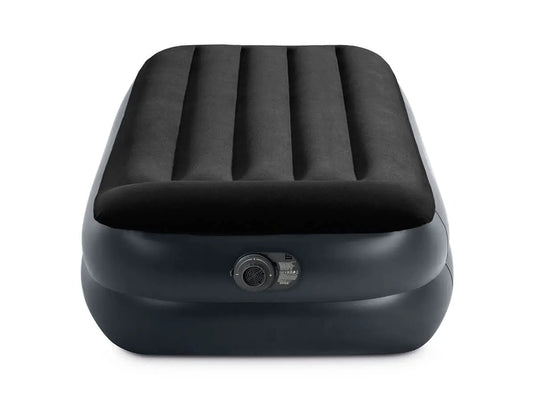 Het Intex Pillow Rest Raised Eenpersoons Luchtbed, getoond vanaf het voeteneinde op een witte achtergrond, heeft een ingebouwde elektrische pomp voor eenvoudig oppompen.
