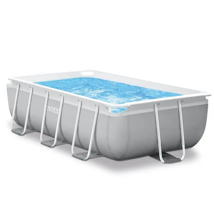 Het Intex Prism Frame Zwembad 300 x 175 x 80cm is een rechthoekig, bovengronds zwembad met een grijs metalen frame, blauw water en wordt geleverd met een filterpomp.