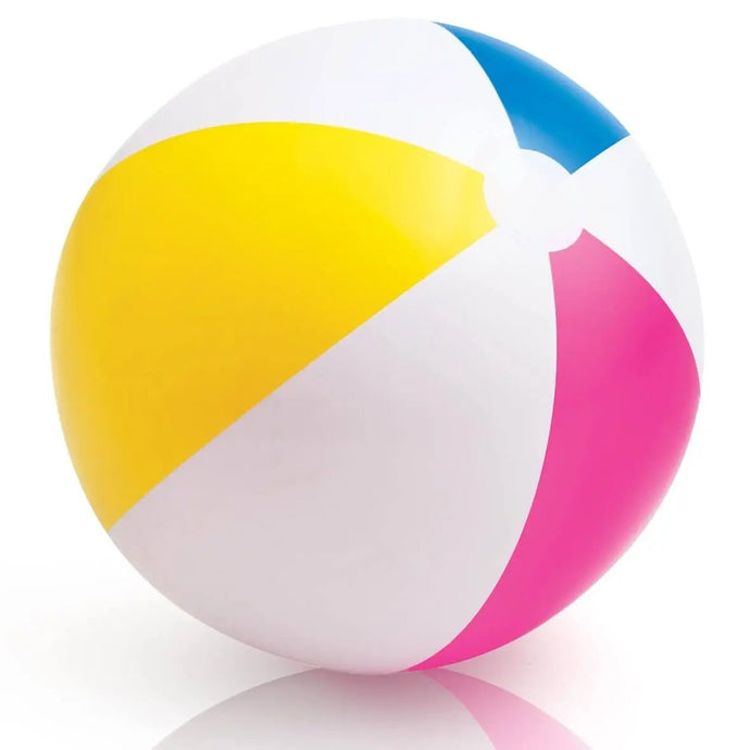 Kleurrijke strandbal met geel, blauw en roze.