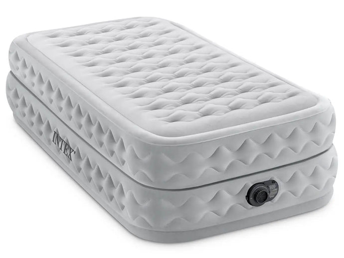 Het Intex Supreme Air-Flow Eenpersoons Luchtbed van Intex is voorzien van Dura Beam-technologie, een gestructureerd oppervlak en een praktische elektrische pomp voor gemakkelijk opblazen.