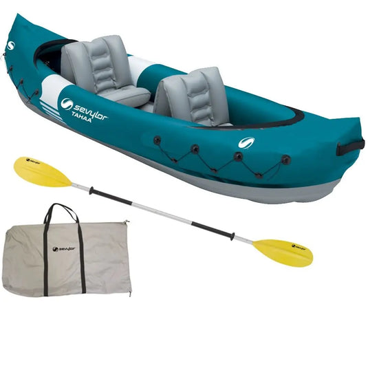 De Sevylor Tahaa Opblaaskayak Set van Sevylor is een opblaasbare kajak voor 2 personen in teal met droge zitjes, gele peddel en dubbele drageras. Ideaal voor recreatie en geschikt tot 160 kg.