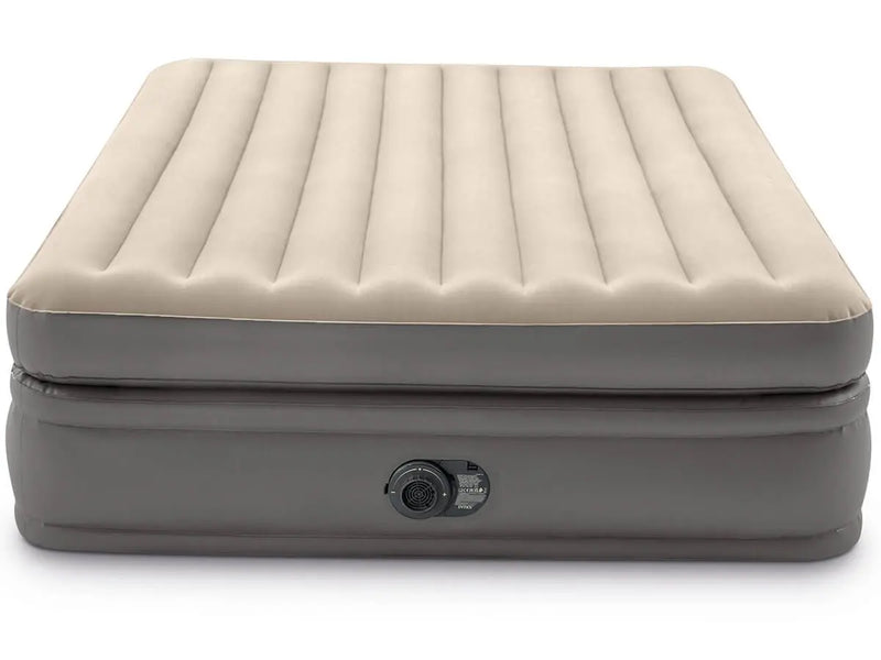 Laad afbeelding in galerijtoner, Vooraanzicht van een grijs tweepersoons Intex Prime Comfort luchtbed met een ingebouwde pomp
