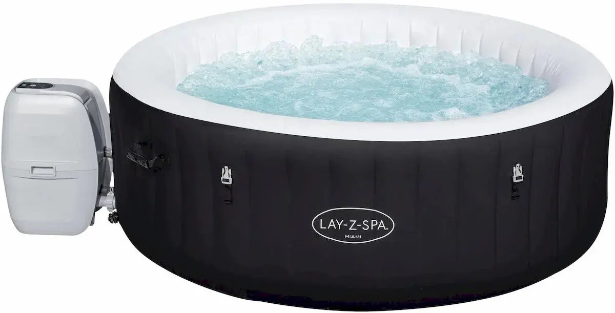 Zwarte opblaasbare spa van Lay-Z-Spa met bubbels